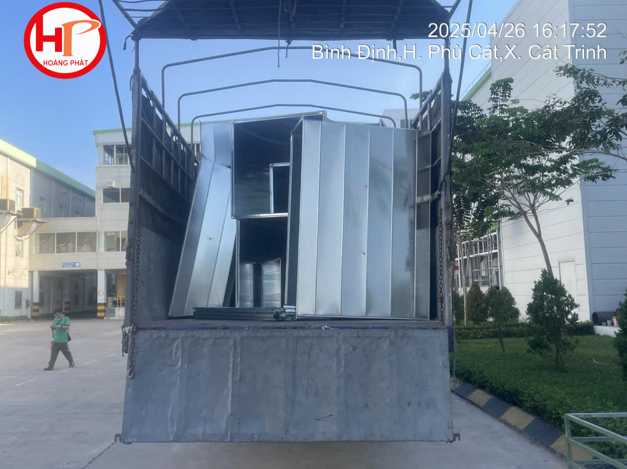 Vật tư cơ điện, điện lạnh chuẩn bị lắp đặt tại dự án mở rộng nhà máy Delta Galil